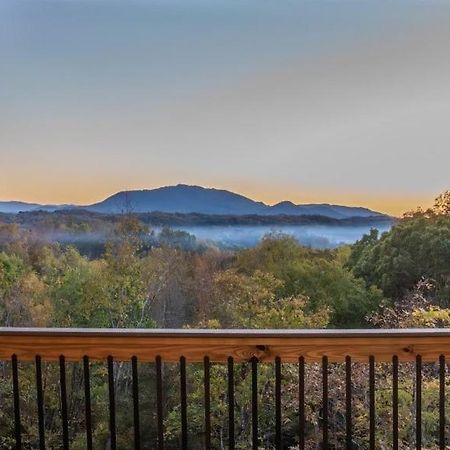 Luxury 12-Bedroom Cabin With Indoor Pool, Hot Tub & Movie Theater, Sleeps 36 Sevierville Luaran gambar