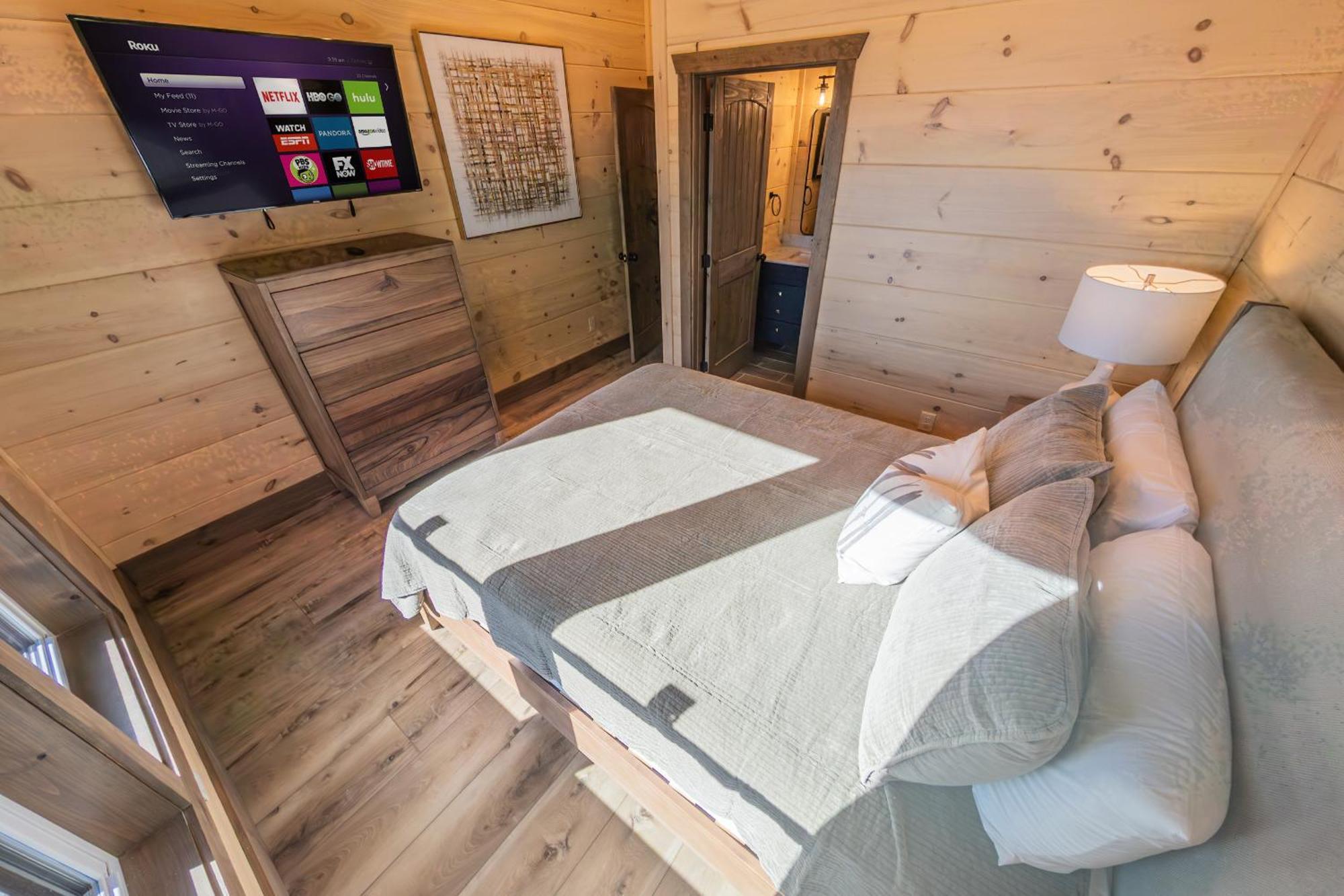 Luxury 12-Bedroom Cabin With Indoor Pool, Hot Tub & Movie Theater, Sleeps 36 Sevierville Luaran gambar