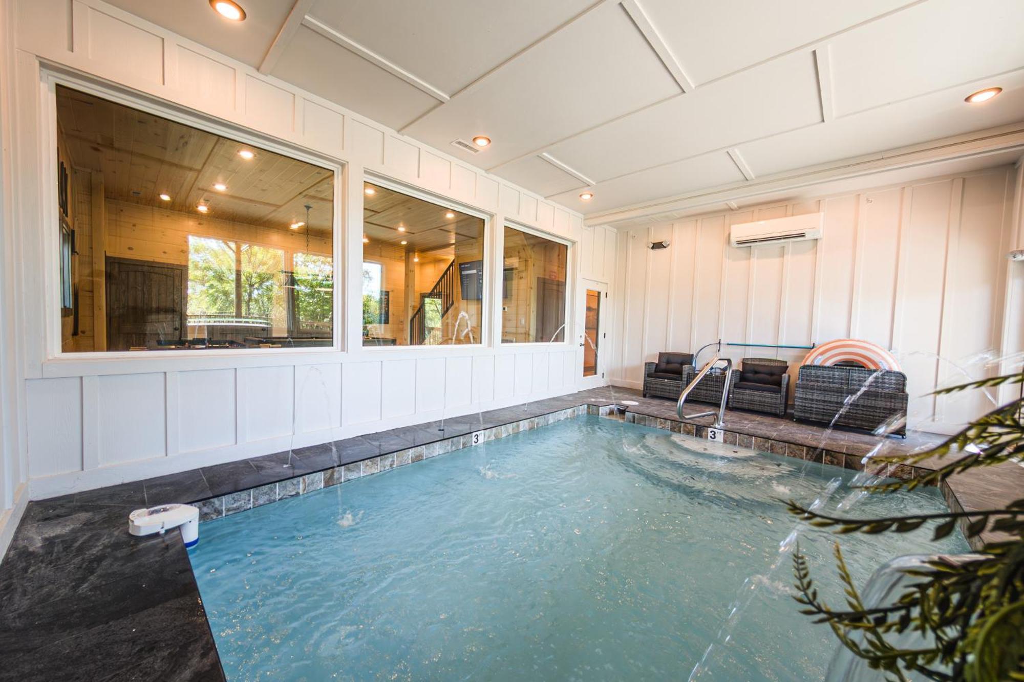 Luxury 12-Bedroom Cabin With Indoor Pool, Hot Tub & Movie Theater, Sleeps 36 Sevierville Luaran gambar