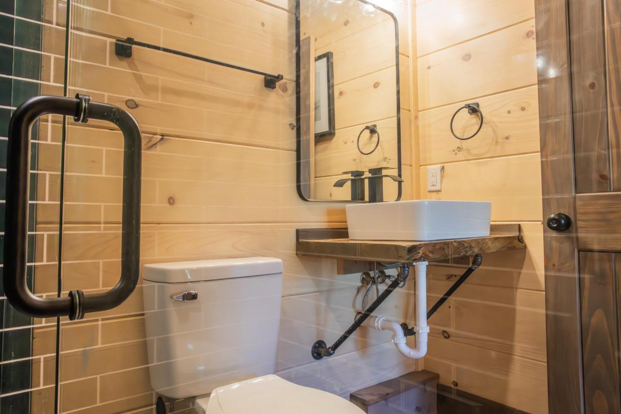 Luxury 12-Bedroom Cabin With Indoor Pool, Hot Tub & Movie Theater, Sleeps 36 Sevierville Luaran gambar