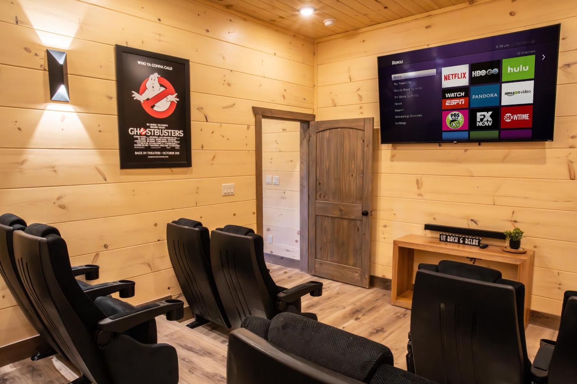Luxury 12-Bedroom Cabin With Indoor Pool, Hot Tub & Movie Theater, Sleeps 36 Sevierville Luaran gambar