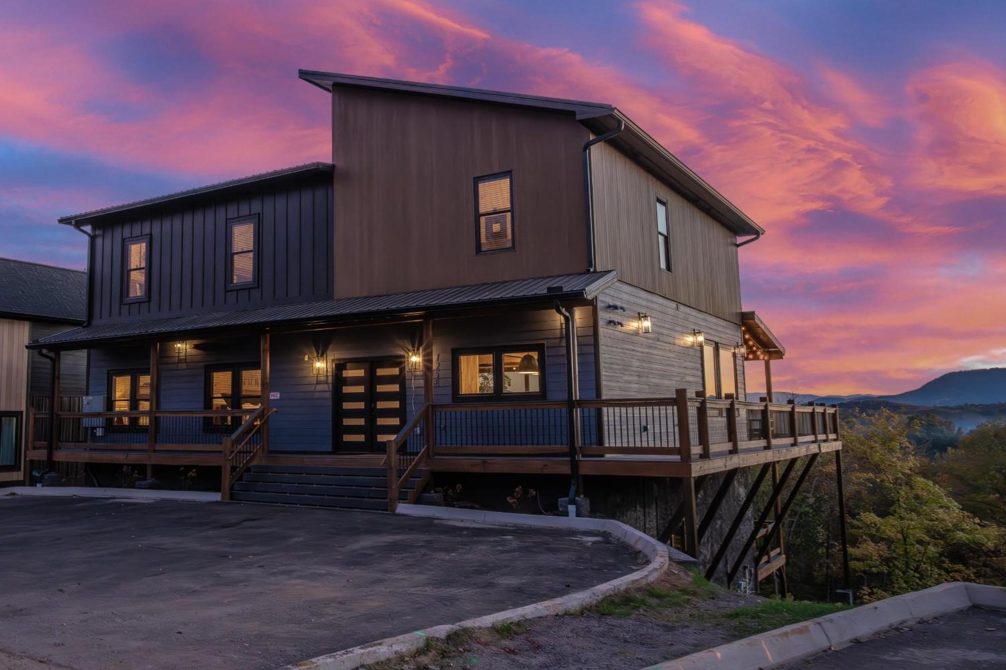 Luxury 12-Bedroom Cabin With Indoor Pool, Hot Tub & Movie Theater, Sleeps 36 Sevierville Luaran gambar