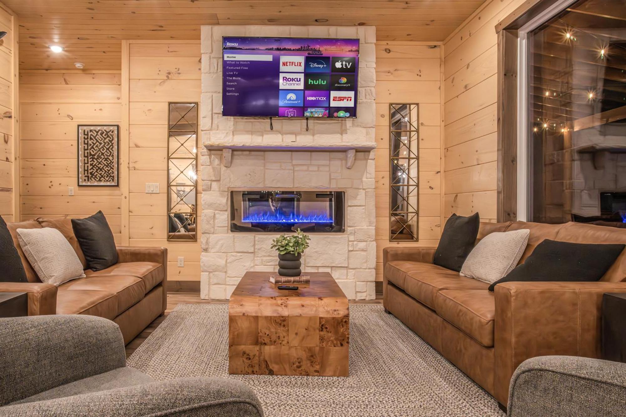 Luxury 12-Bedroom Cabin With Indoor Pool, Hot Tub & Movie Theater, Sleeps 36 Sevierville Luaran gambar